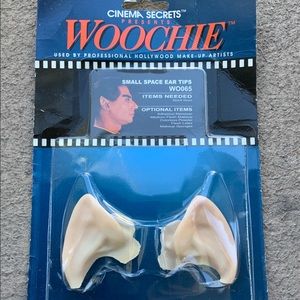 Small space ear tips